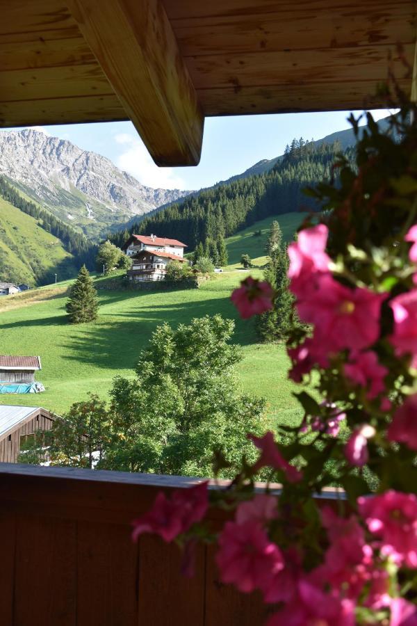 Aparthotels Berwang / Haus Wiesengrund ภายนอก รูปภาพ