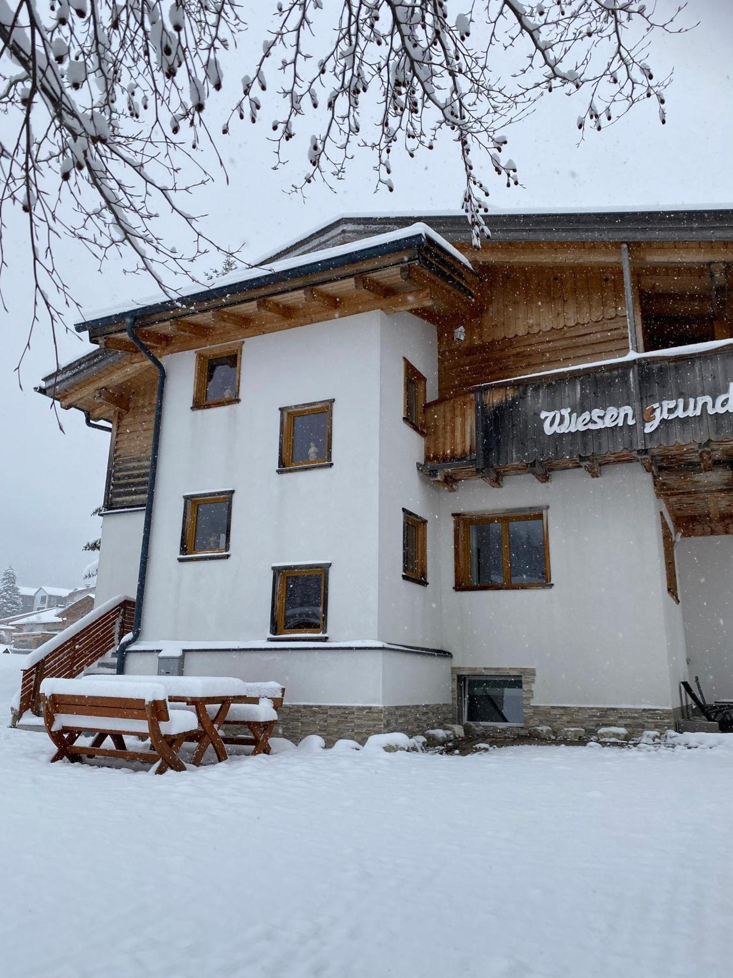 Aparthotels Berwang / Haus Wiesengrund ภายนอก รูปภาพ